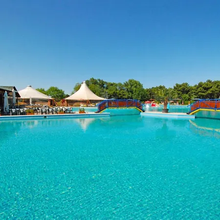 Locazione Turistica Borsetti.11 Holiday home